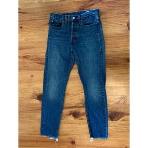 Levi’s Wedgie Jean Raw Hem Size 27